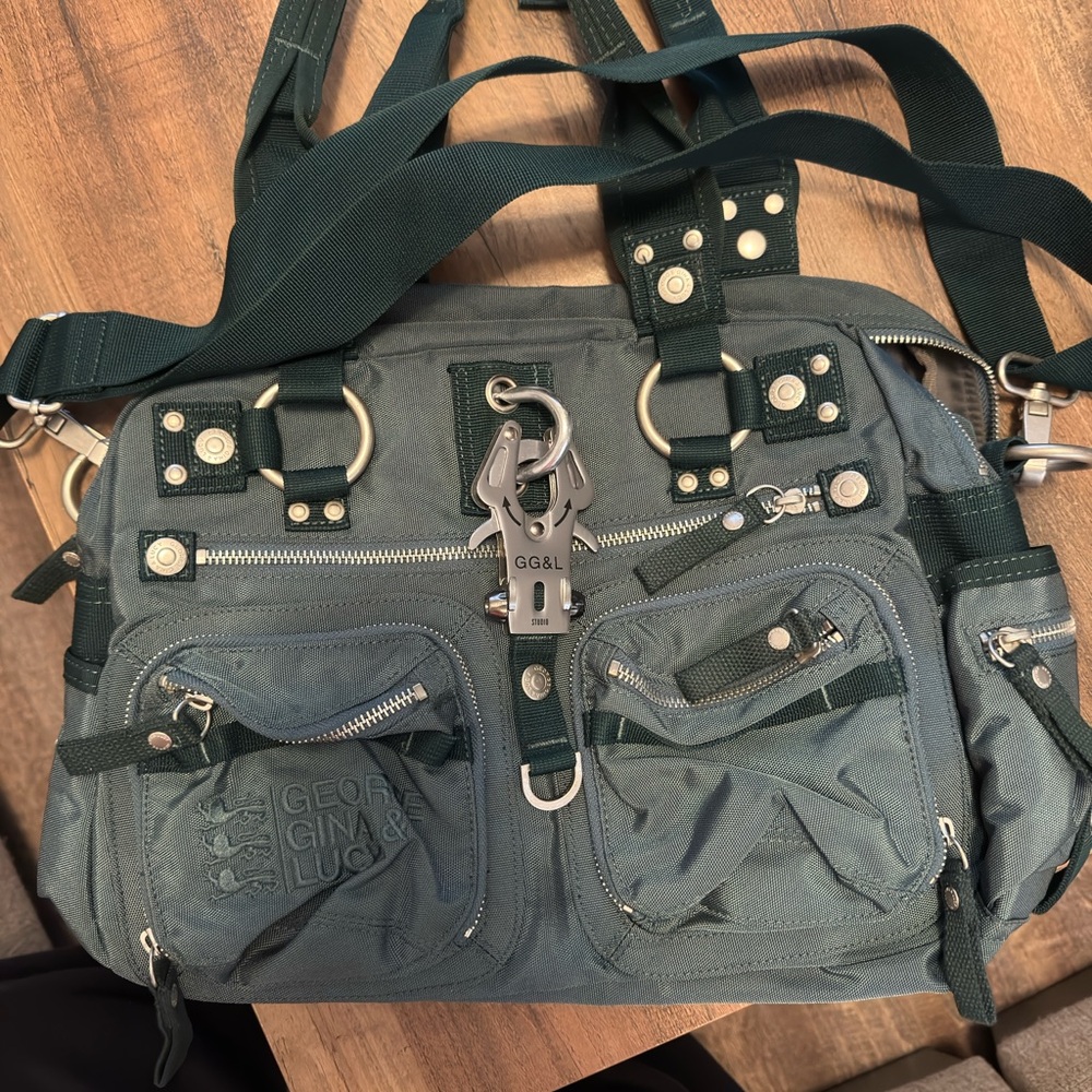 Green Shoulder Bag with Stylish Design Double B